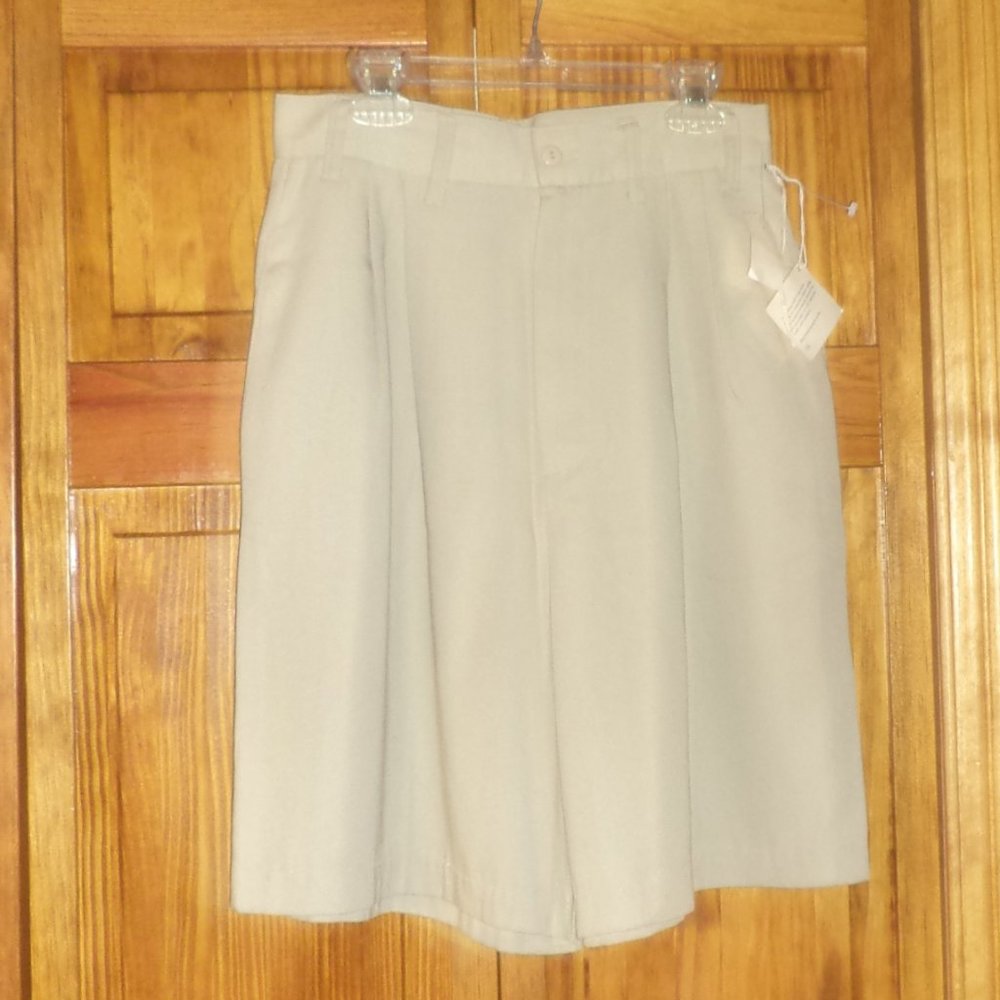 35th & 10th beige dress shorts sz 9 junior - NWT